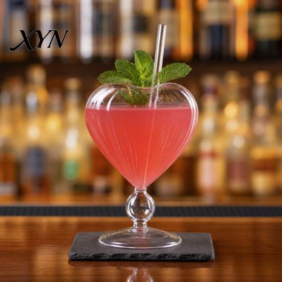 Hitzebeständiges Weinglas Kreativer Herzförmiger Kelch mit Strohhalm, Personalisierter Saft Verdickter Becher für Cocktails Becher, Liebe Herz Stielglas Champagner