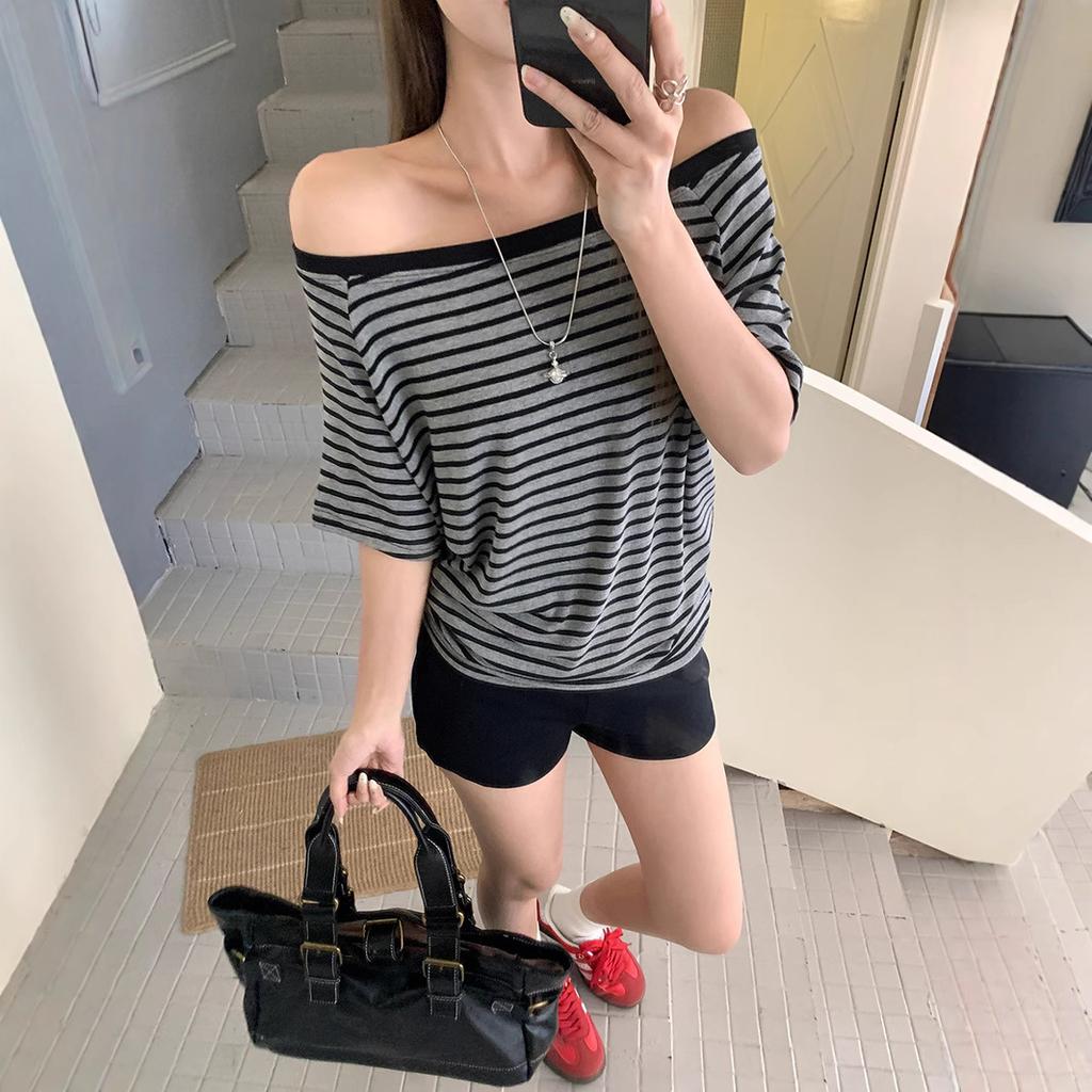 Retro Color-blocking Striped Off-the-shoulder Short-sleeved T-shirt for Women In Summer, Loose and Slimming, Hot Girl Off-the-shoulder Top