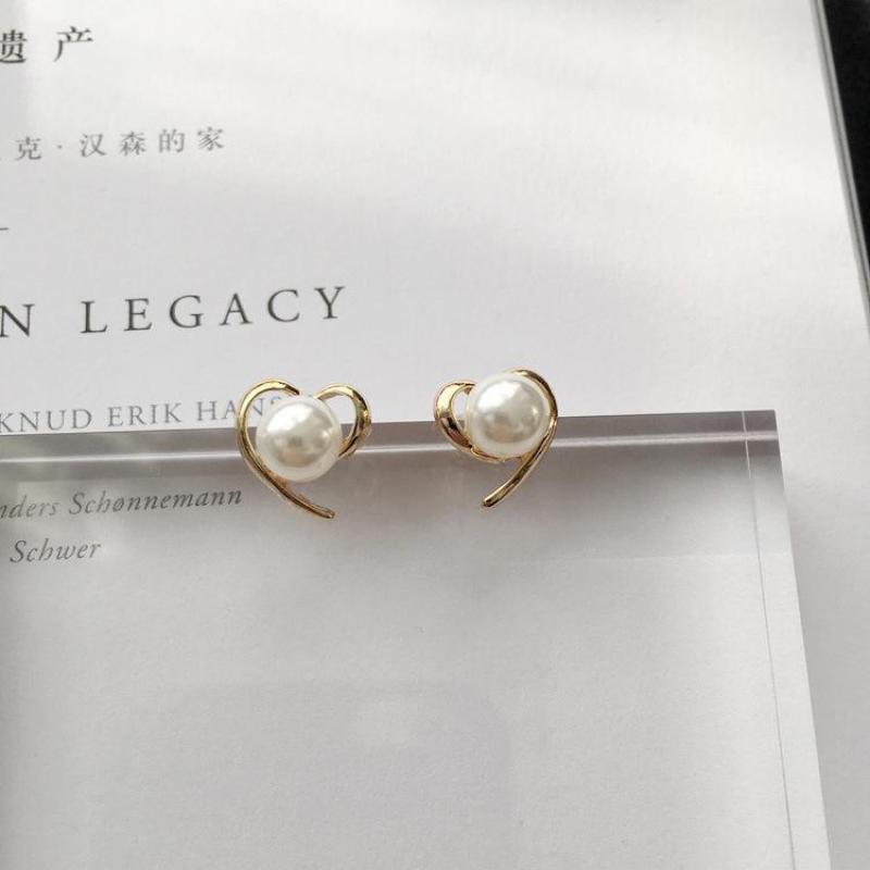 Hot Hearts Peach Heart Love Pearl Simple Personality Fashion Glide Earrings Zircon Stud Earrings For Women Brincos 2018 Cute