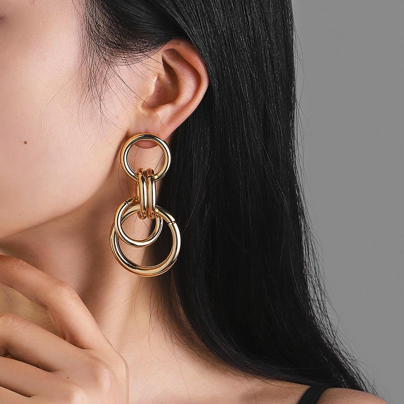 European and American jewelry exaggerated earrings, high-end temperament earrings, gold six-layer circle earrings.