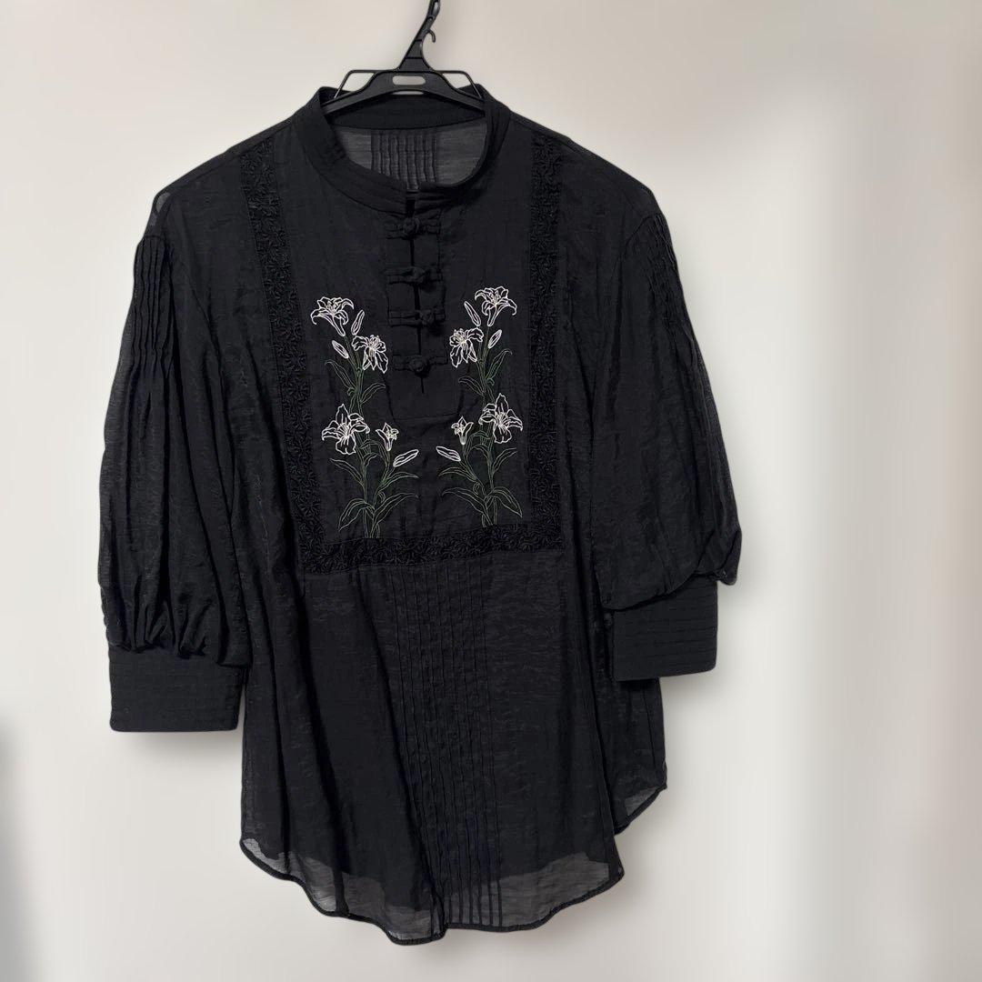 Lily Brown Chinese embroidery blouse