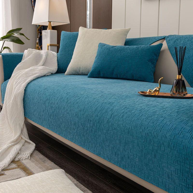 Простая подушка для дивана из шенилла с темным узором на все времена года — фото 7