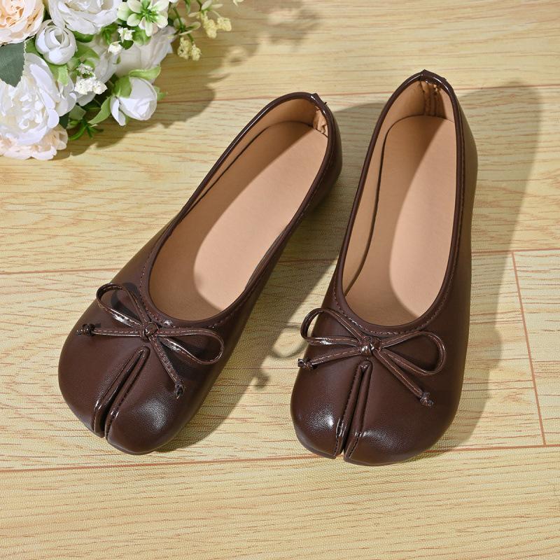 Scarpe Basse da Donna in Morbida Pelle con Punta Divisa e Fiocco - Collezione 2026: Versatile, Bocca Stretta, Design Slip-On