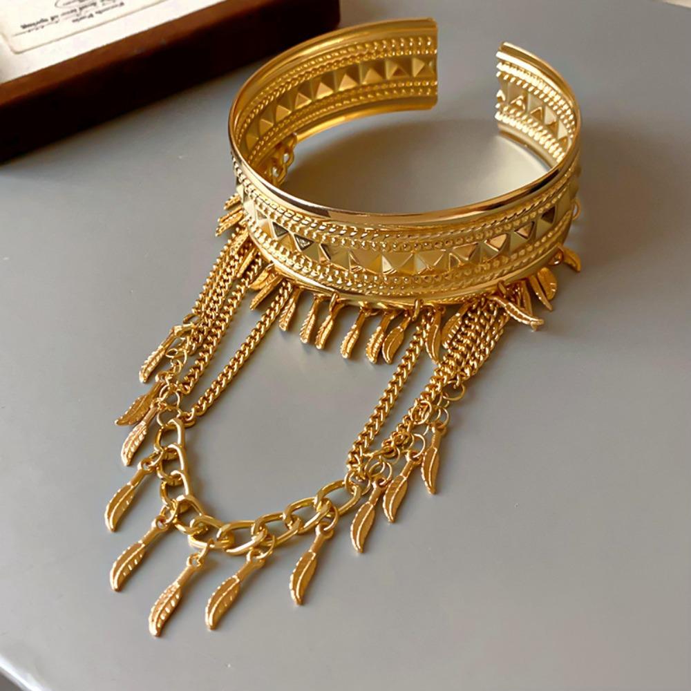 European and American Simple Bracelets, Arm Rings, Niche Cold Wind Temperament Bracelets, High-end Sense and Versatile Jewelry.