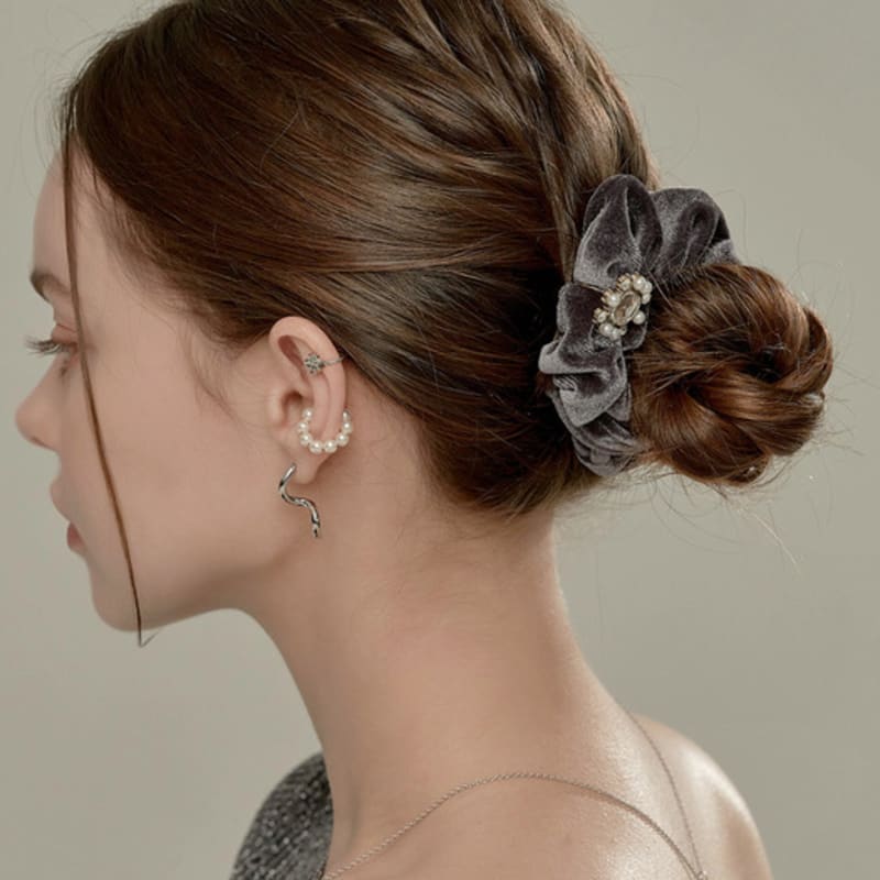 BESTY Royal Velvet Bianca Hair Scrunch