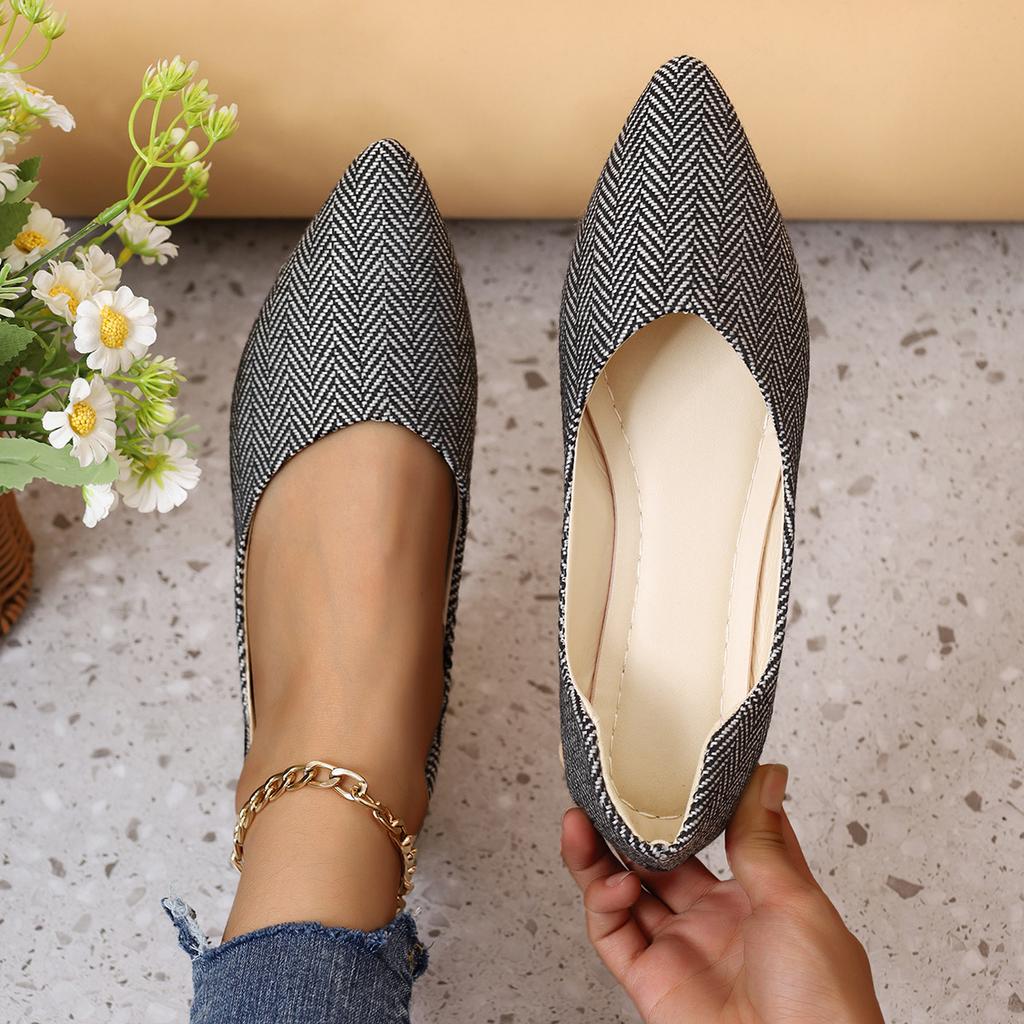Korean Version of Foreign Trade New Pointed Embossed Flat Bottom Shallow Mouth Single Shoes Women's Large Size V Mouth Breathable Lazy Work Shoes