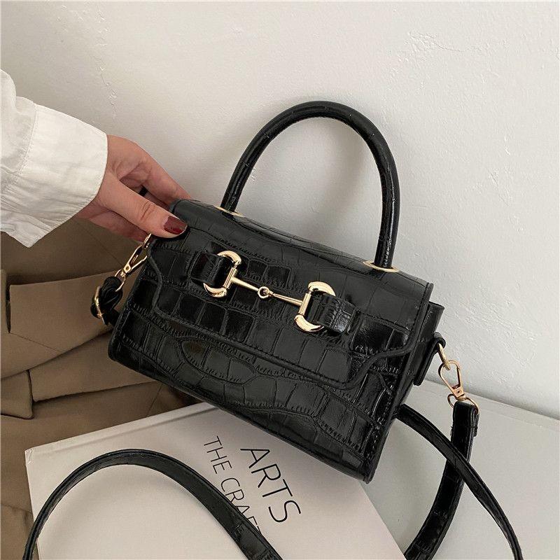 IELGY French Niche Retro Fashion All-Match One-Shoulder Messenger Bag