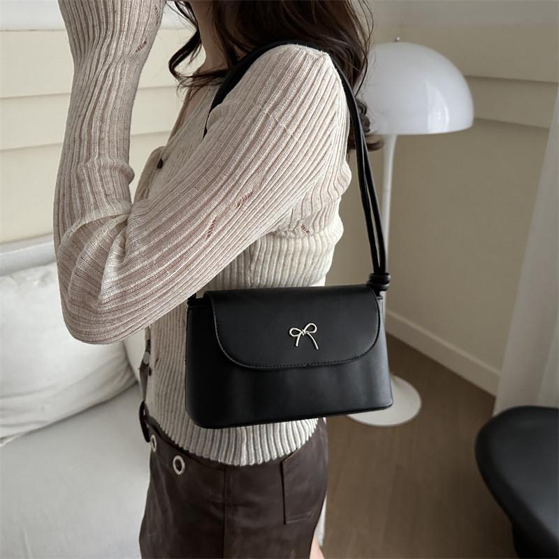 Stylish Urban Chic Women's Underarm Bag 2024 Trendy Handbag With Soft Pu Material