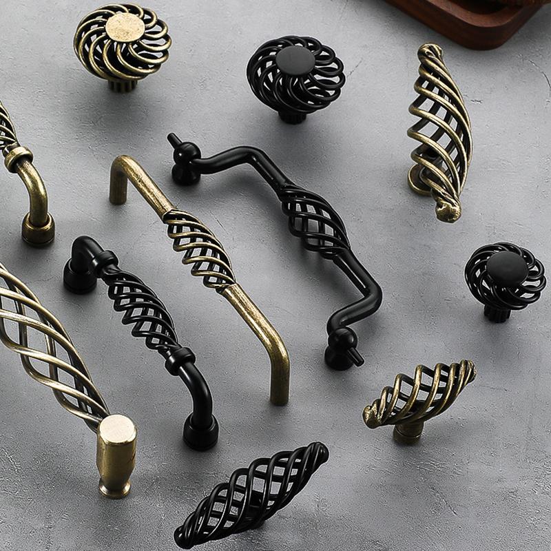 Dekorativer Vogelkäfig Bronzegriffe für einen Vintage-Look an Schränken