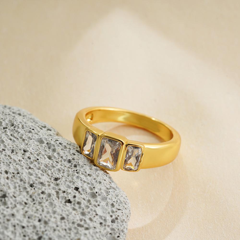 Shiny Square Cubic Zirconia Crystel Rhinestones Ring for Women 18k Gold Plated Charm Stylish Wedding Jewelry Gift