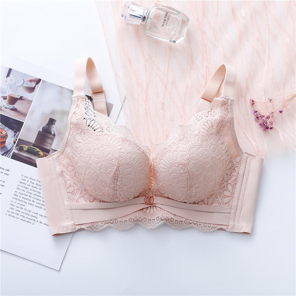 Koronkowy biustonosz bez fiszbin dla małych piersi, który podnosi i wspiera boczne piersi.