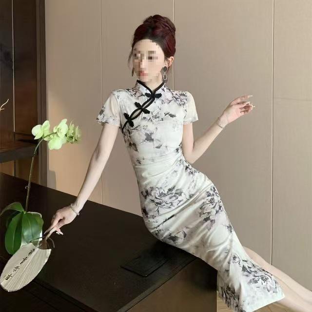 Retro Slim Fit Qipao: Noble Print, Slit, Mid-Length Pleated Dress