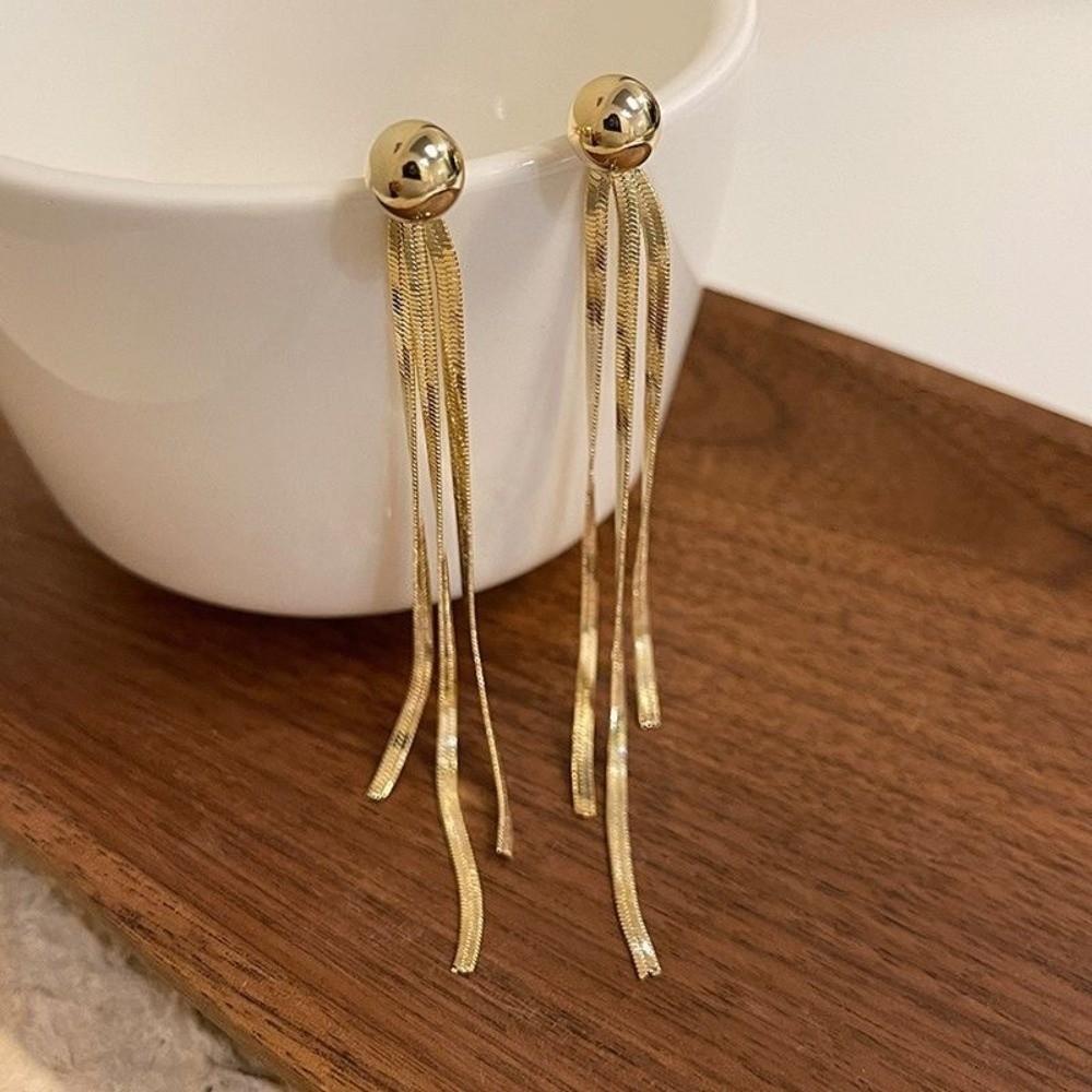 Trendy Style Charm Metal Earrings Light Luxury Ear Pendant  Ladies Accessories