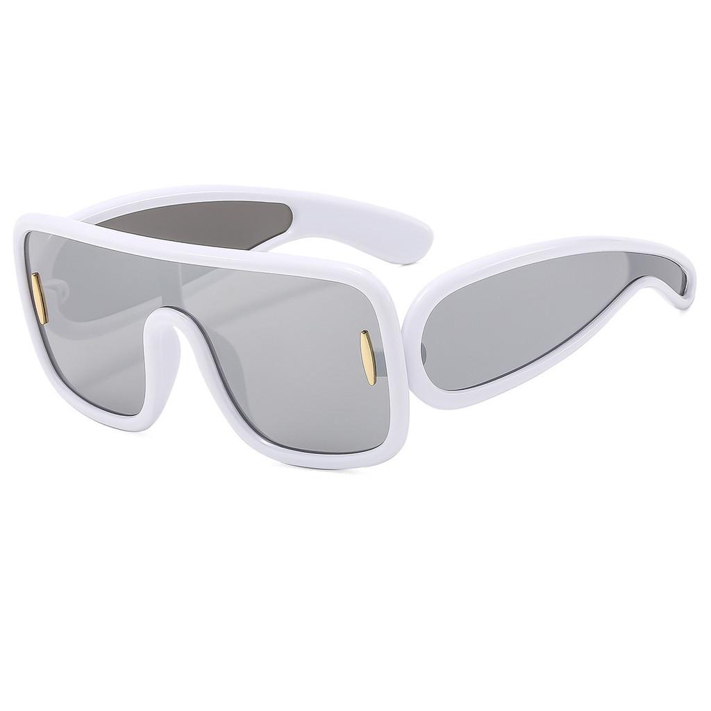 

Futuristic Fullframe Pc Sunglasses With Geometric Design For Trendy Streetwear And Events WhiteFrameSilverWater