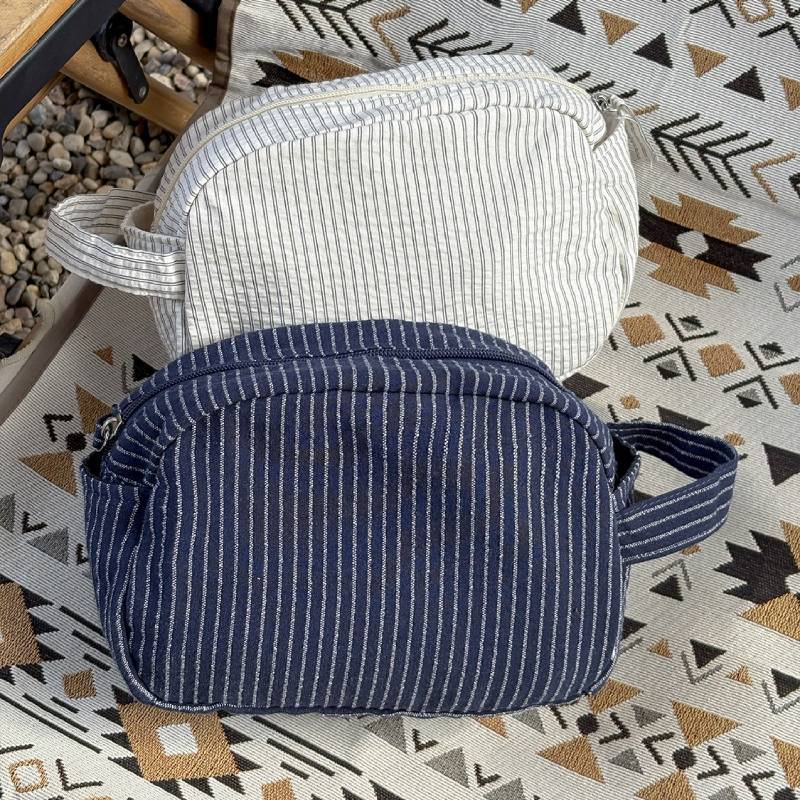 Minimalist Striped Makeup Bag With Polyester Material For Travel And Daily Use