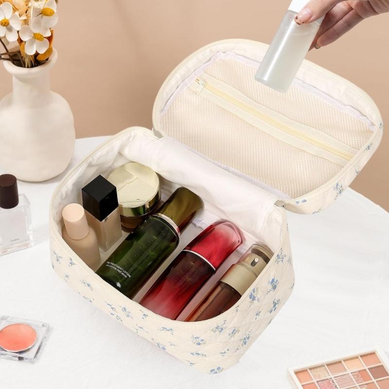 Elegant Small Florals Designs Cosmetic Pouch Soft Polyester Fabric Spacious Makeup Organiser For Daily Use