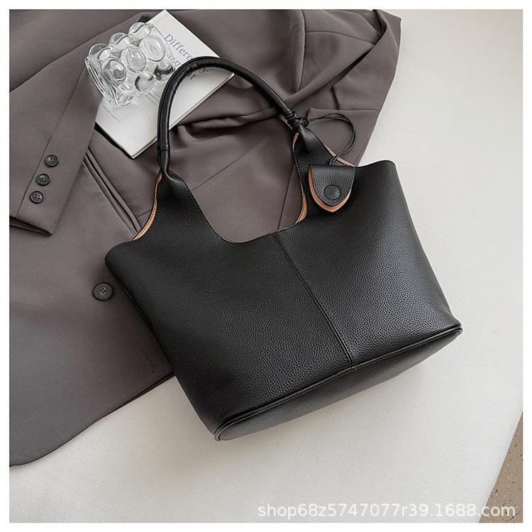 

ins Korean version of fashion large-capacity tote bag women s 2025 new versatile hand-held basket bag textured shoulder bag чёрный