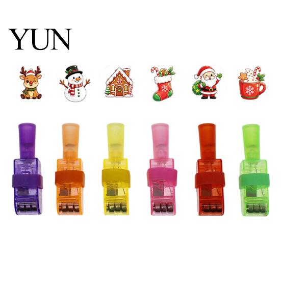 Interactive Play Toys Christmas Finger Projector Light, Mini Patterns LED Toy for Kids, Portable Projection Gadgets Light Up Ring Xmas Party Supplies