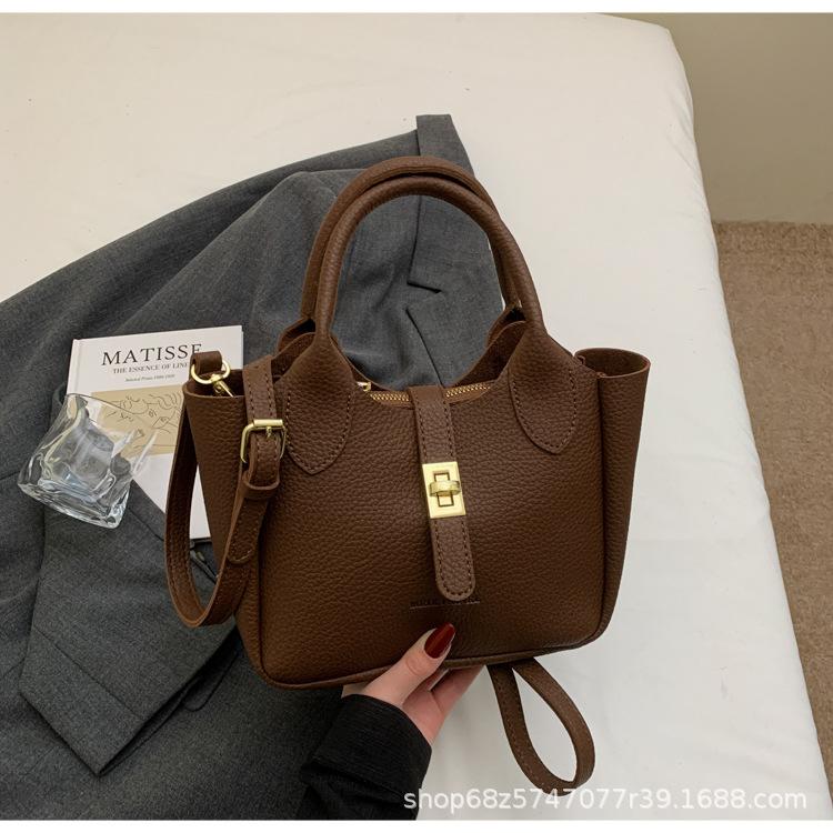 

Korean version ins portable small bag women s 2025 new casual fashion bucket bag women s work shoulder messenger bag темно-коричневого