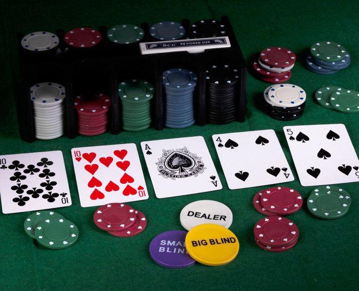 Complete Poker Set - Engelhart - Metal Box - 200 Chips - 2 Decks of Cards - Accessories Included