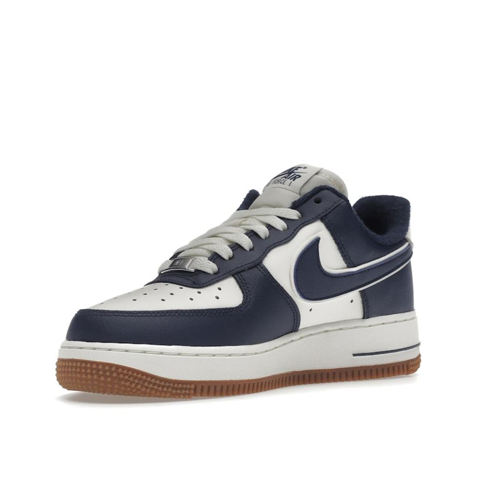 Nike Air Force 1 07 LV8 College Pack - Midnight Navy Herren Sneakers Blau Segel Mittel-Gummi-Braun DQ7659-101