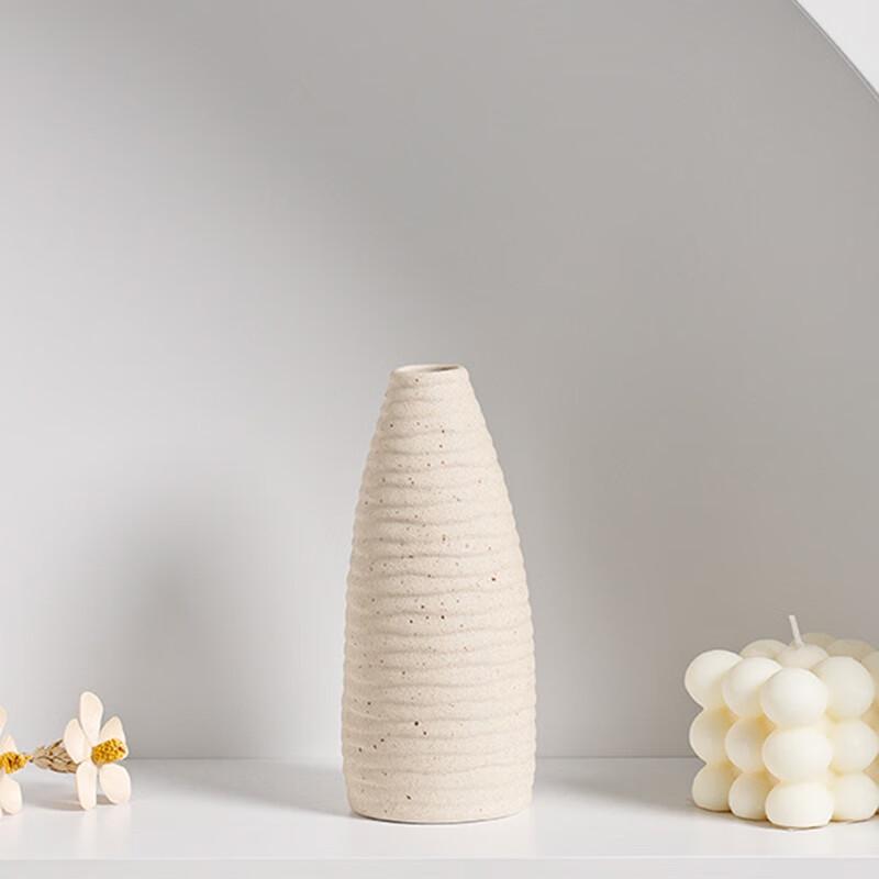 

Маленькая керамическая ваза с волнистым краем Pabei