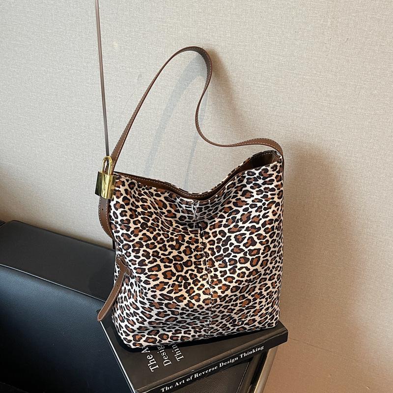 

Single-shoulder Bag - Fashionable Backpack for College Students for Daily Commuting, Large Capacity Tote Bag бежевий