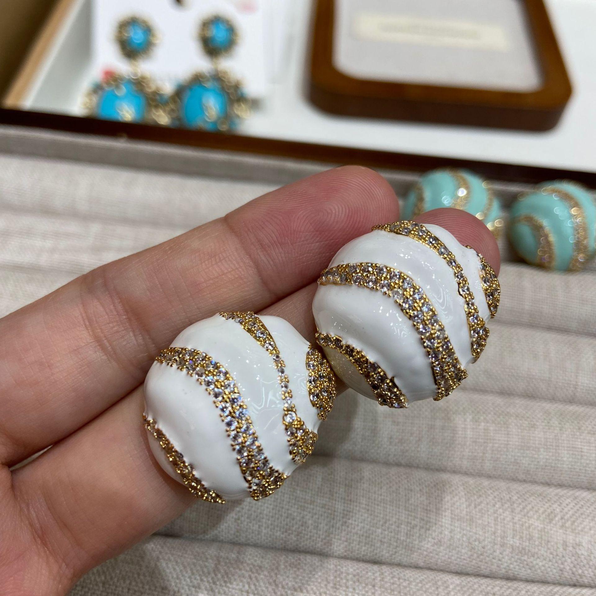 

Western Medieval Copper Plated 18K Gold Retro Sky Blue Enamel Diamond Earrings Simple Daily Versatile Earrings Women