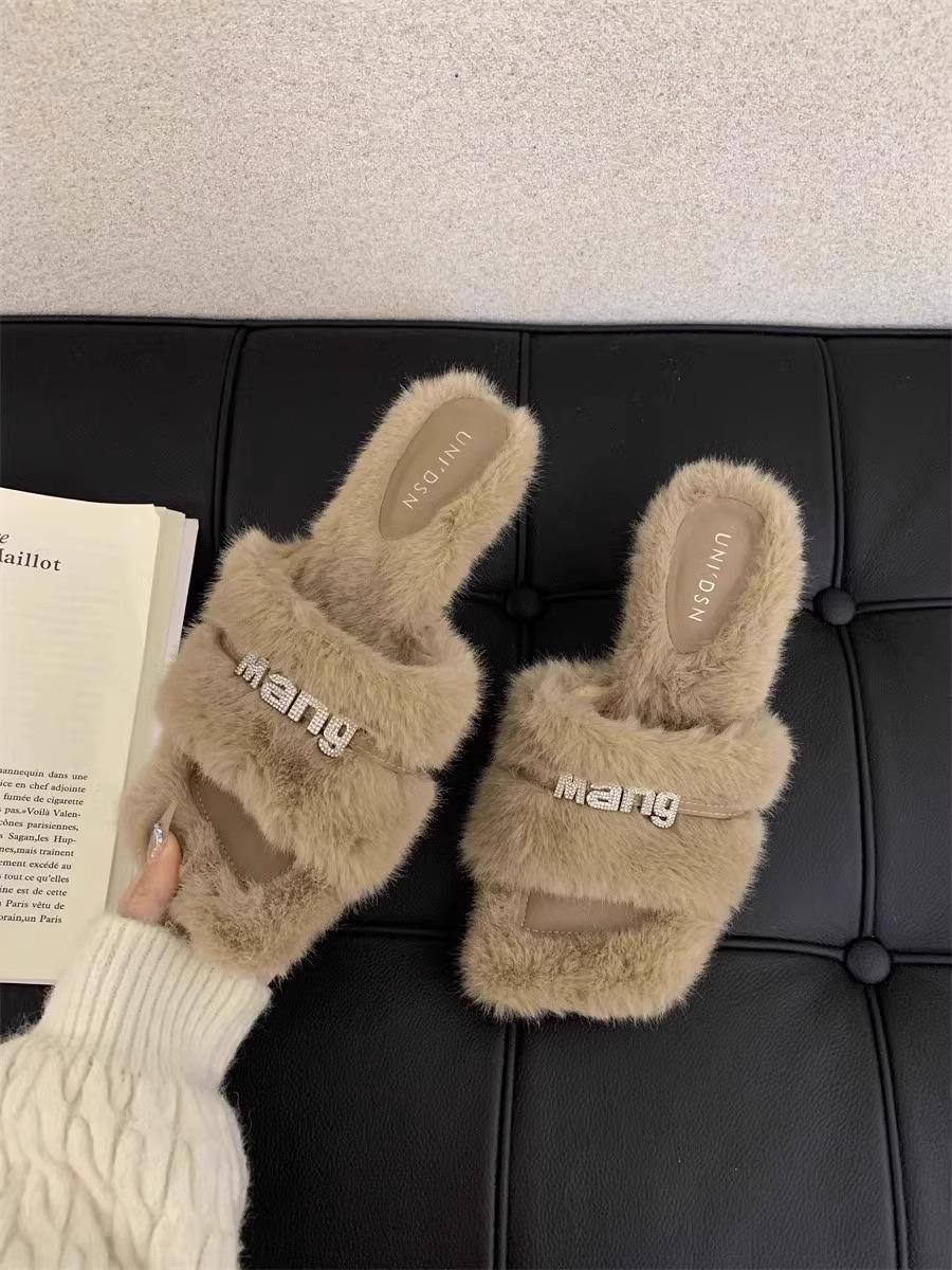 

European and American style lamb wool outer slippers women 2025 autumn square head medium heel open-toed wool shoes thick heel high heel sandals 35 хаки