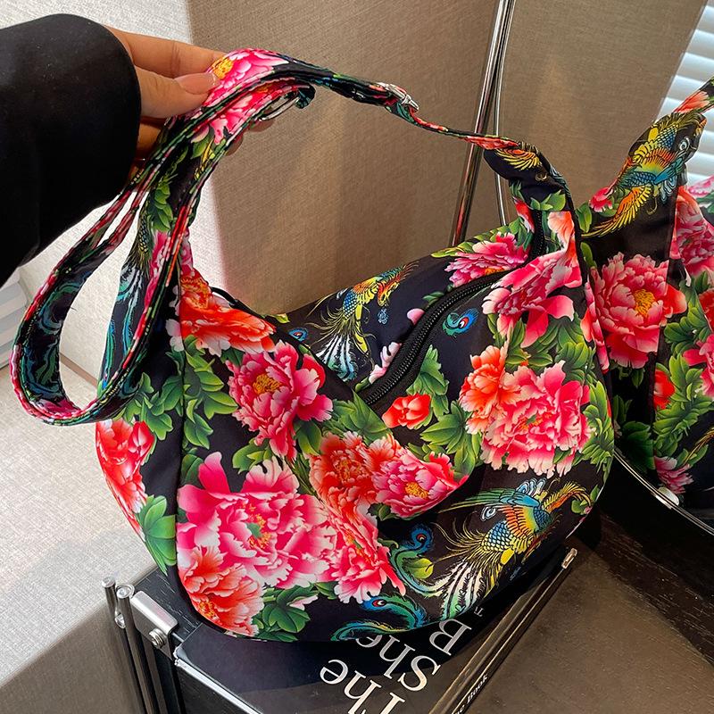 

Large Capacity Northeast Flower National Style Bag for Women s New Autumn and Winter Niche Shoulder Bag Fashionable Commuter Crossbody Bag