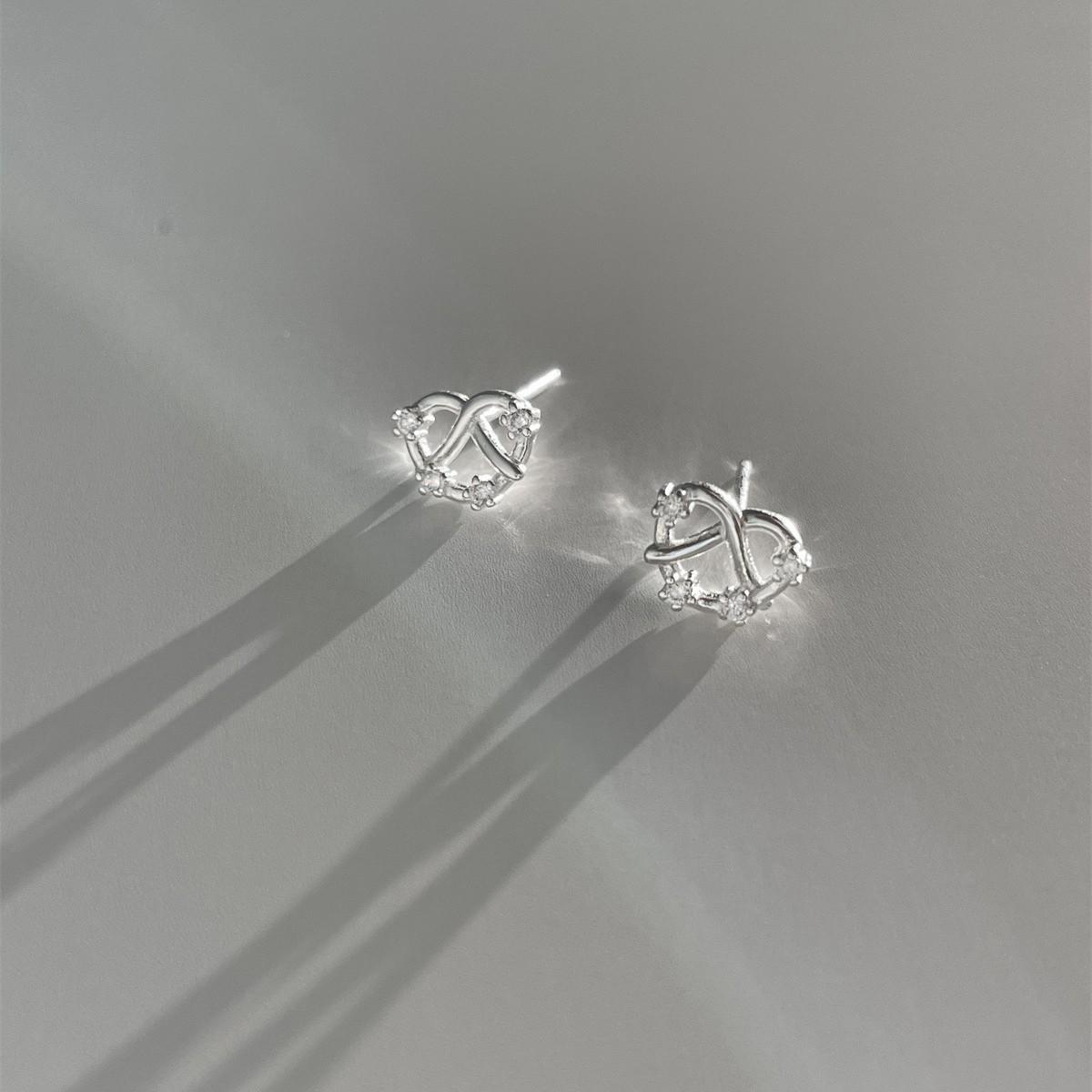 

99 sterling silver alkaline water love stud earrings women s exquisite flash diamond sweet cool small earrings personalized high-end stud earrings 99 silver