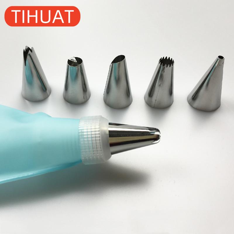 Set - Pastry Bag and Nozzles for It