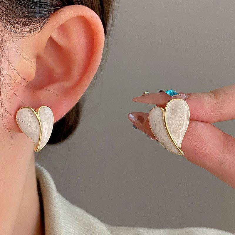 Enamel Heart White Yellow Color Stud Earrings For Women Girl Wedding Jewelry Lady Temperament Earrings