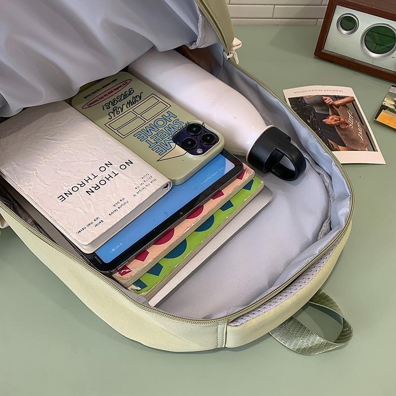 High-value Harajuku fresh and sweet candy-colored bear backpack, light and large-capacity backpack for junior high school students