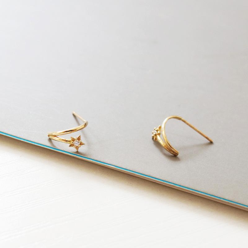 

Простые и элегантные серьги-звездочки в подарочном стиле в холодном стиле