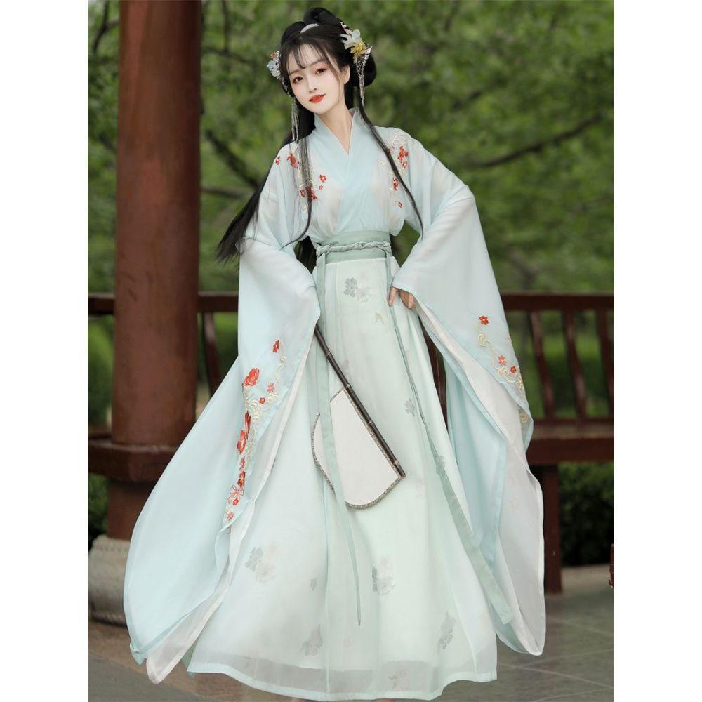 Noul costum elegant pentru femei Hanfu, în stilul dinastiei Wei și Jin din China