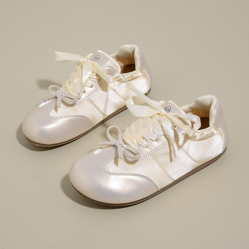 

Fashion Korean Version of The New German Training Shoes for Women in 2025, Lightweight Sports and Casual Shoes for Students 35