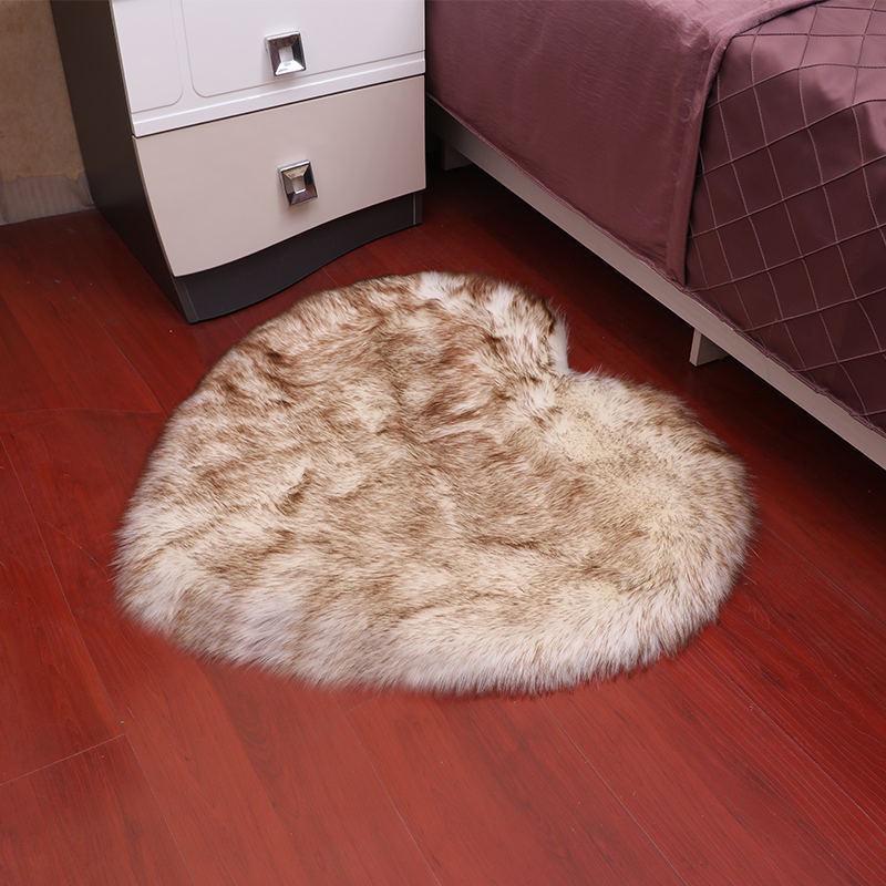 Imitation Australian Wool Heart-Shaped Carpet Plush Cushion
