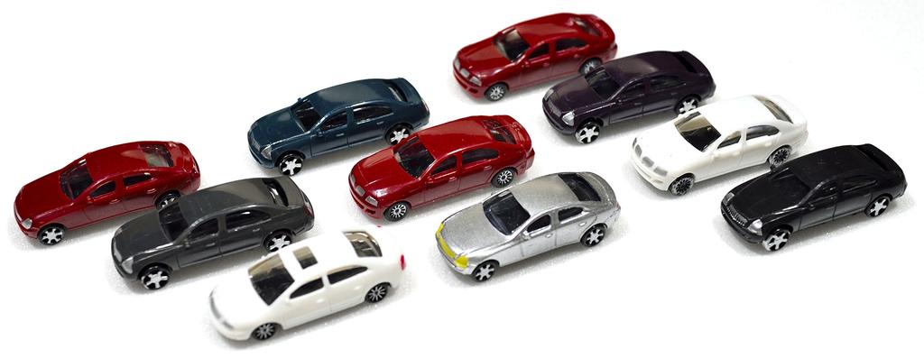 Diorama Set with 100 Figures, 10 Cars, and 10 LED Streetlights for N Gauge, Model Trains, Layouts, Architectural Models, and More (1:150 Scale)