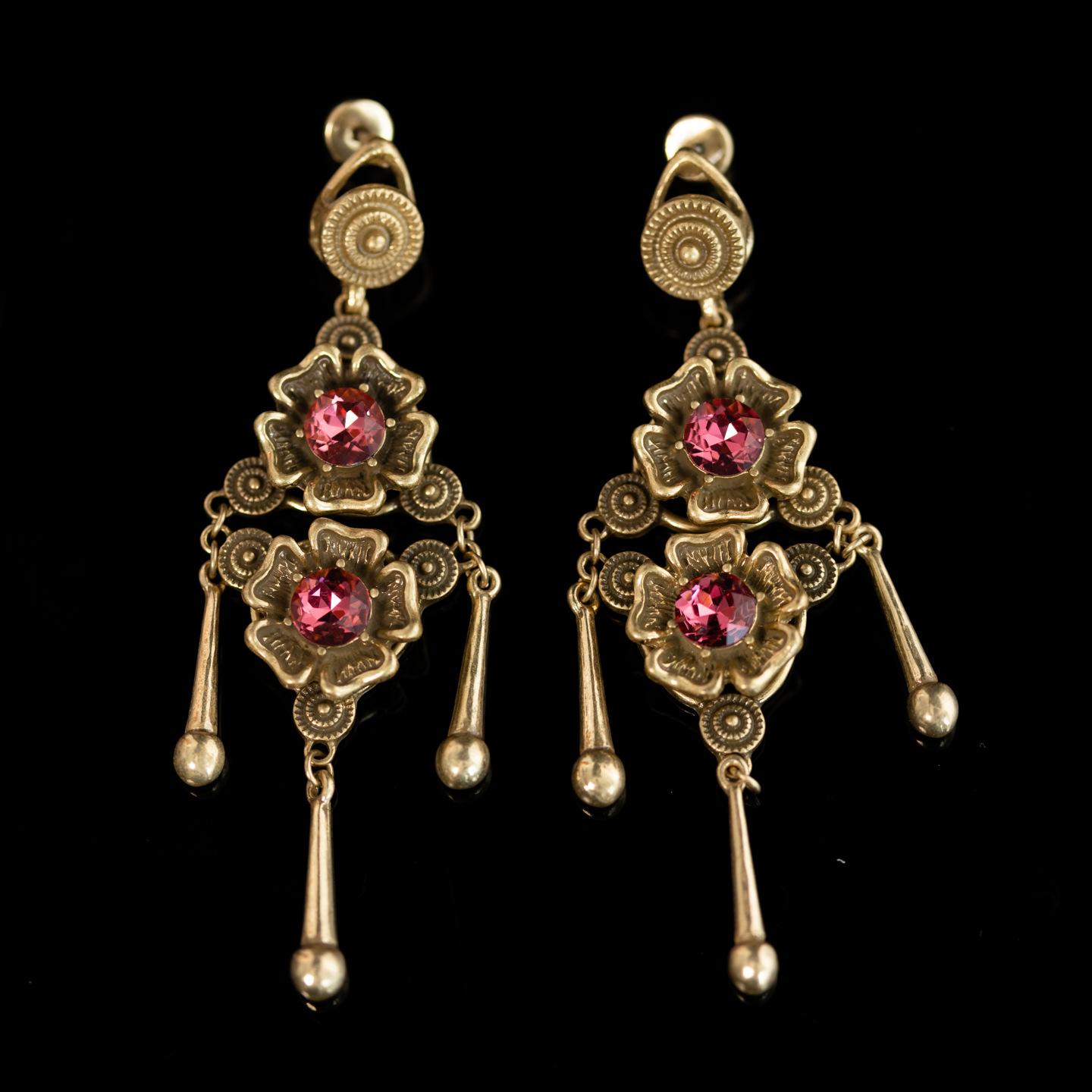 Medieval Vintage Fashion High Sense Retro Niche Qingdao Factory Fashion Versatile Flower-Shaped Hollow Earrings New