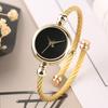 Luxusmode Damen Goldene Uhr Drahtarmband Anhänger Edelstahl Retro Damen Quarz Armbanduhr Kleine Uhr Lässige Uhren