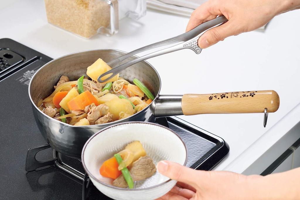 Skilled Craftsmanship and Trust Made In Japan Stainless Steel Yukihira Pot 18cm Elegant Design with Cherry Blossom Motif Convenient Scale for Making