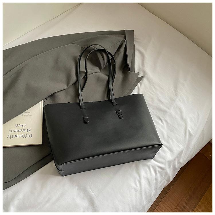 2025 spring and summer new niche high-end hollow tote bag large-capacity temperament commuting single shoulder child and mother bag