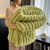230*200CM Verdickte Kaninchenplüsch-Flaneldecke, Korallenvliesdecke, Büro-Milchvlies-Nickerchen-Decke