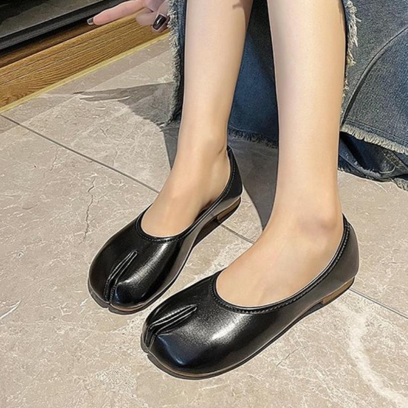Fashion 2025 Japanese Style Tabi Ninja Shoes Women Retro Suede Flats Split Hoof Toe Boat Shoes Femme Mary Jeans Mocasines Ballerina Shoe