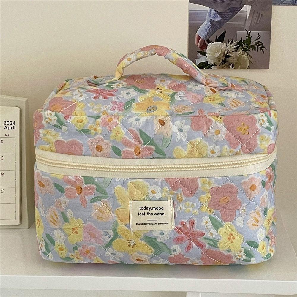 Vintage Flower Quilted Makeup Bag Coquette Organizer Bag Cute Floral Cosmetic Bag  for Women Girls
