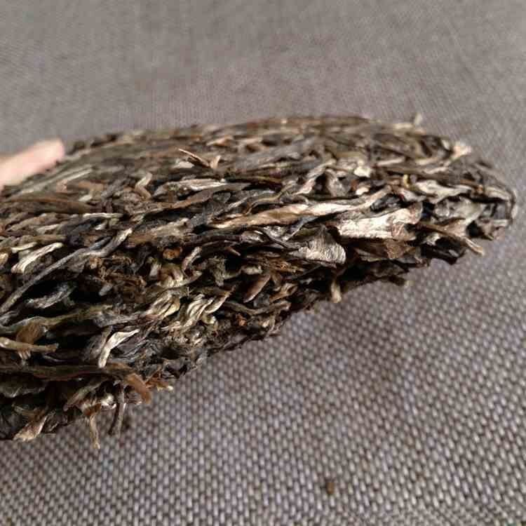 Yunnan 2014 Banzhang Ancient Tree Tea Yunnan New Pu'er Raw Tea 357g Pu'er Tea
