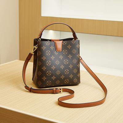 New Versatile High-end Bucket Bag, Simple and Fashionable, Age Reducing Diagonal Cross Bag, Stylish Shoulder Bag