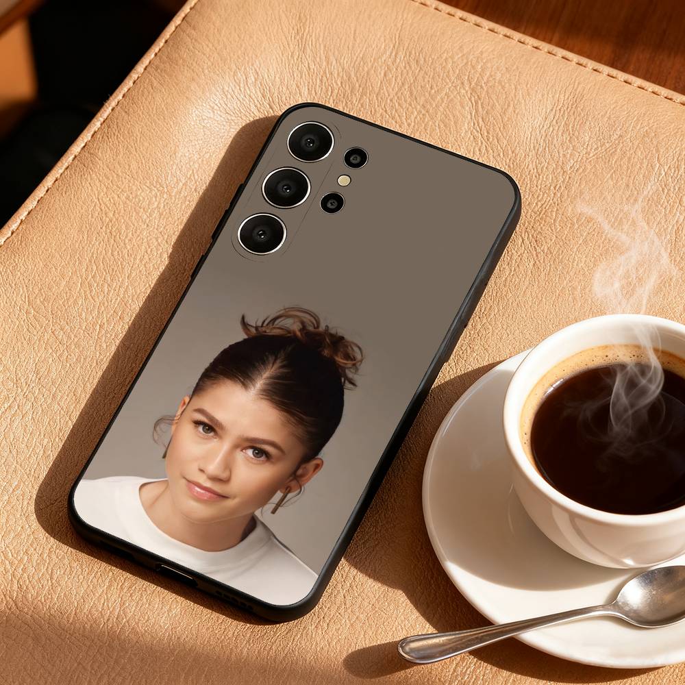 Z-Zendaya Handyhülle Für Samsung S26,S25,24,23,22,30,21,10,9,Ultra,Plus,Lite,FE Weiche Schwarze Hülle
