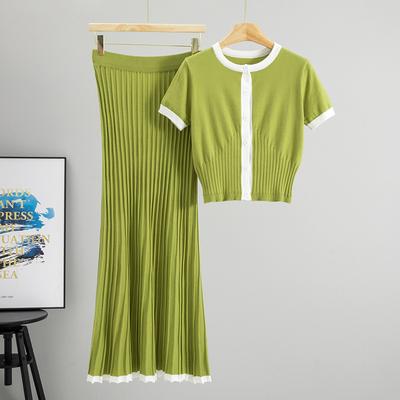 A New College-style Fashionable Color-blocking Round-neck Short-sleeved Knitted Top and A High-waisted, Slimming Pleated Short Skirt Two-piece Set